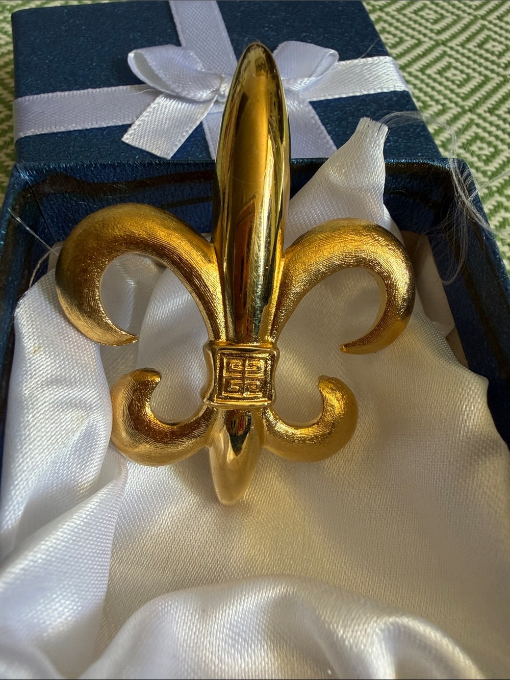 Gold Fleur-de-Lis brooch